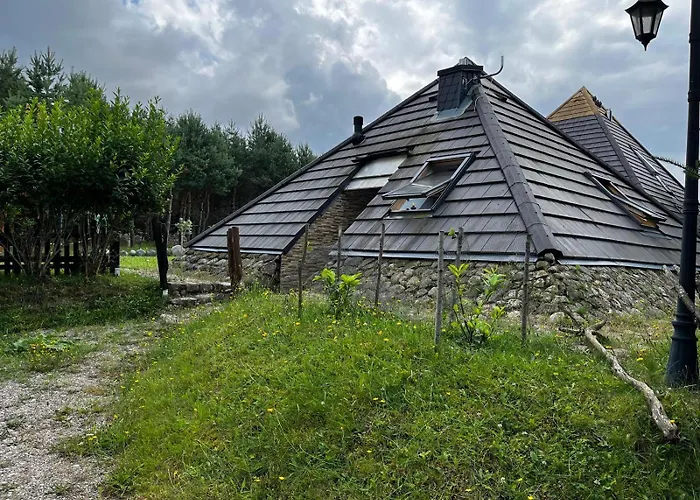 Kaszubskie Piramidy Lodge *
